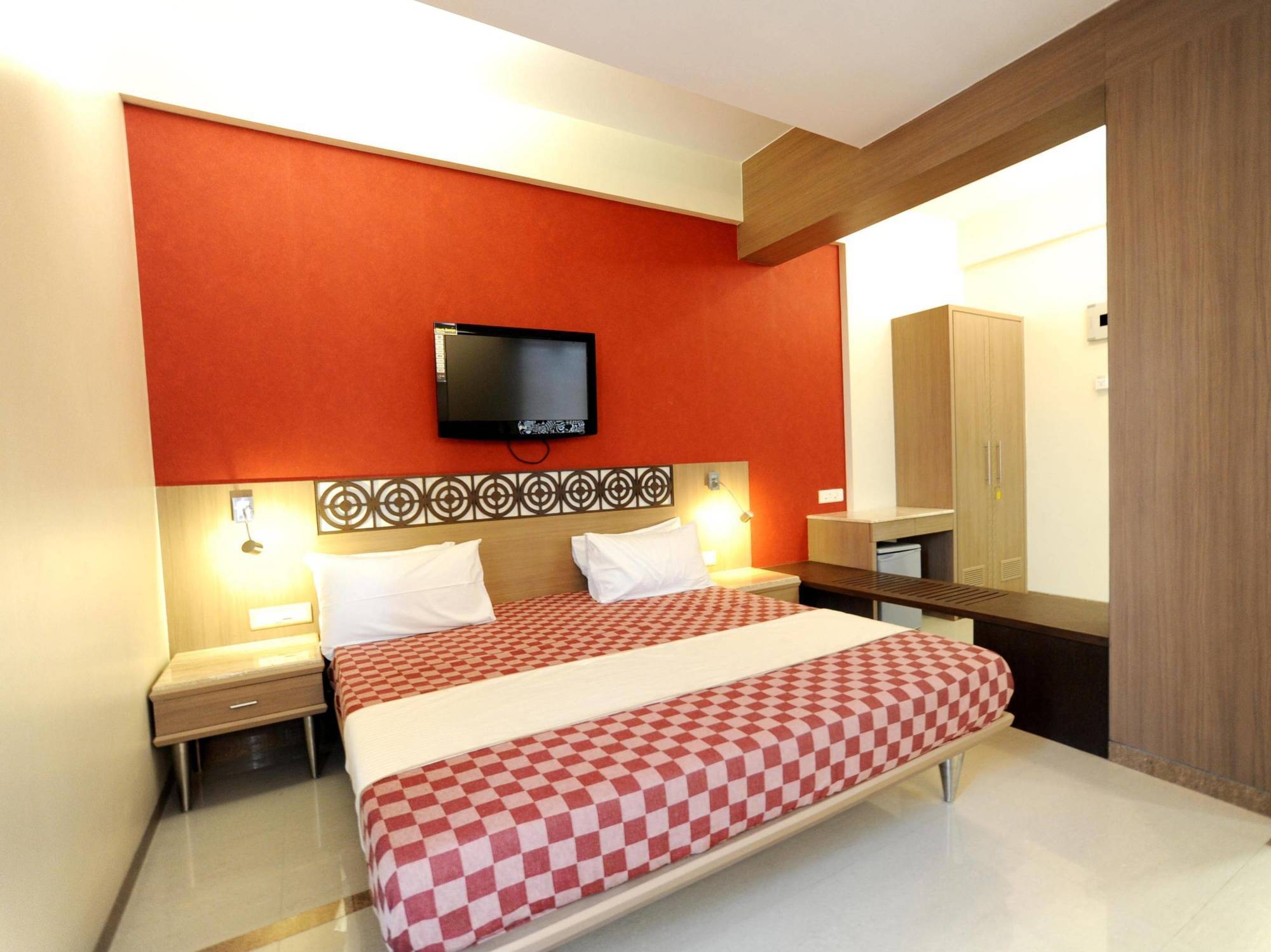 Hotel Unicontinental Mumbai Bagian luar foto